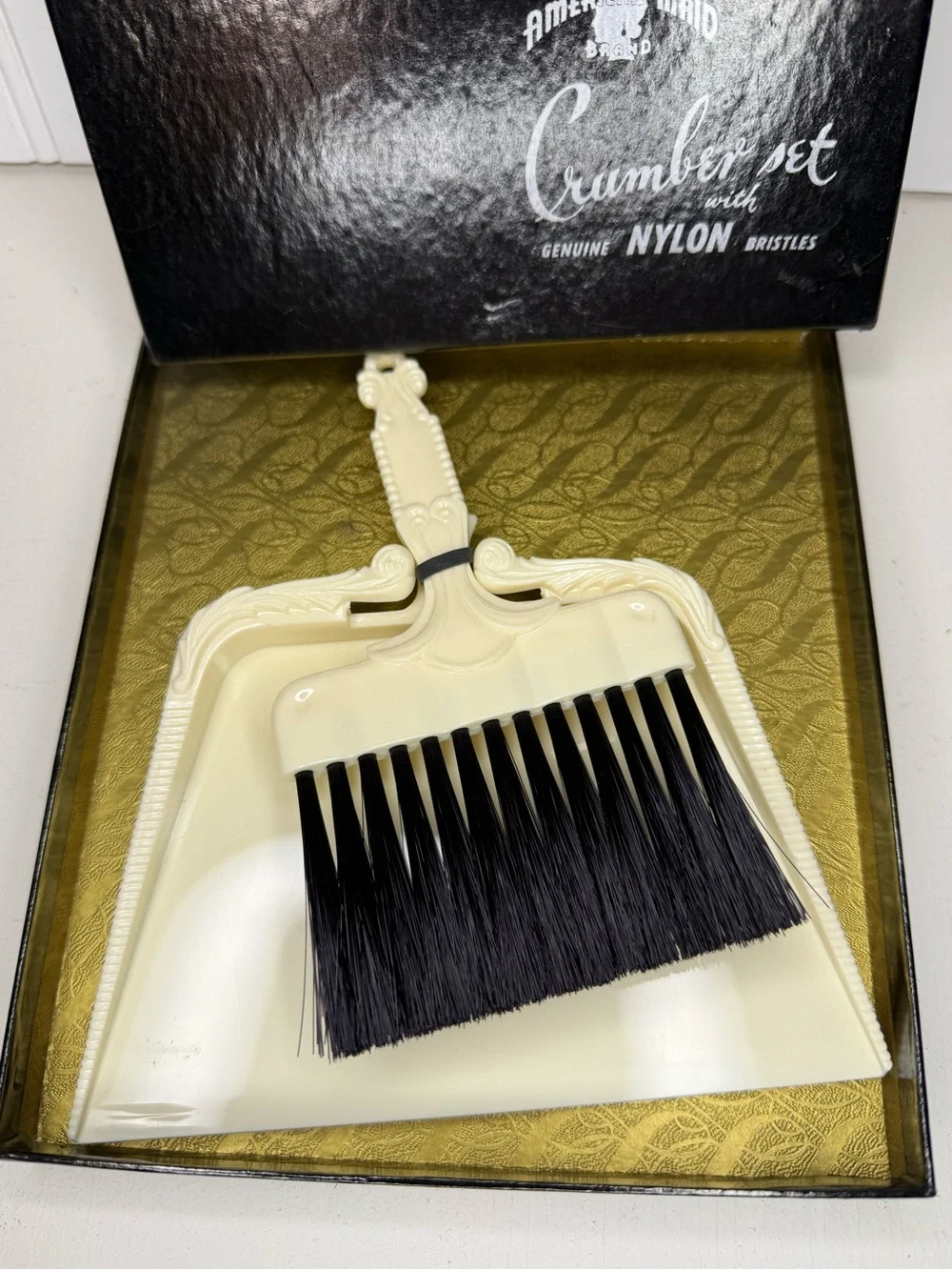 Vintage Aristocrat CRUMBER SET Brush crumb pan Plastic vintage NOS w/box
